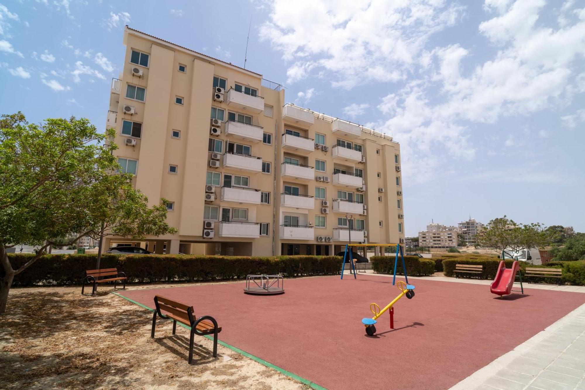 Kave Blue Mackenzie 1 Bdr Flat With Pool Apartment Ларнака Екстериор снимка
