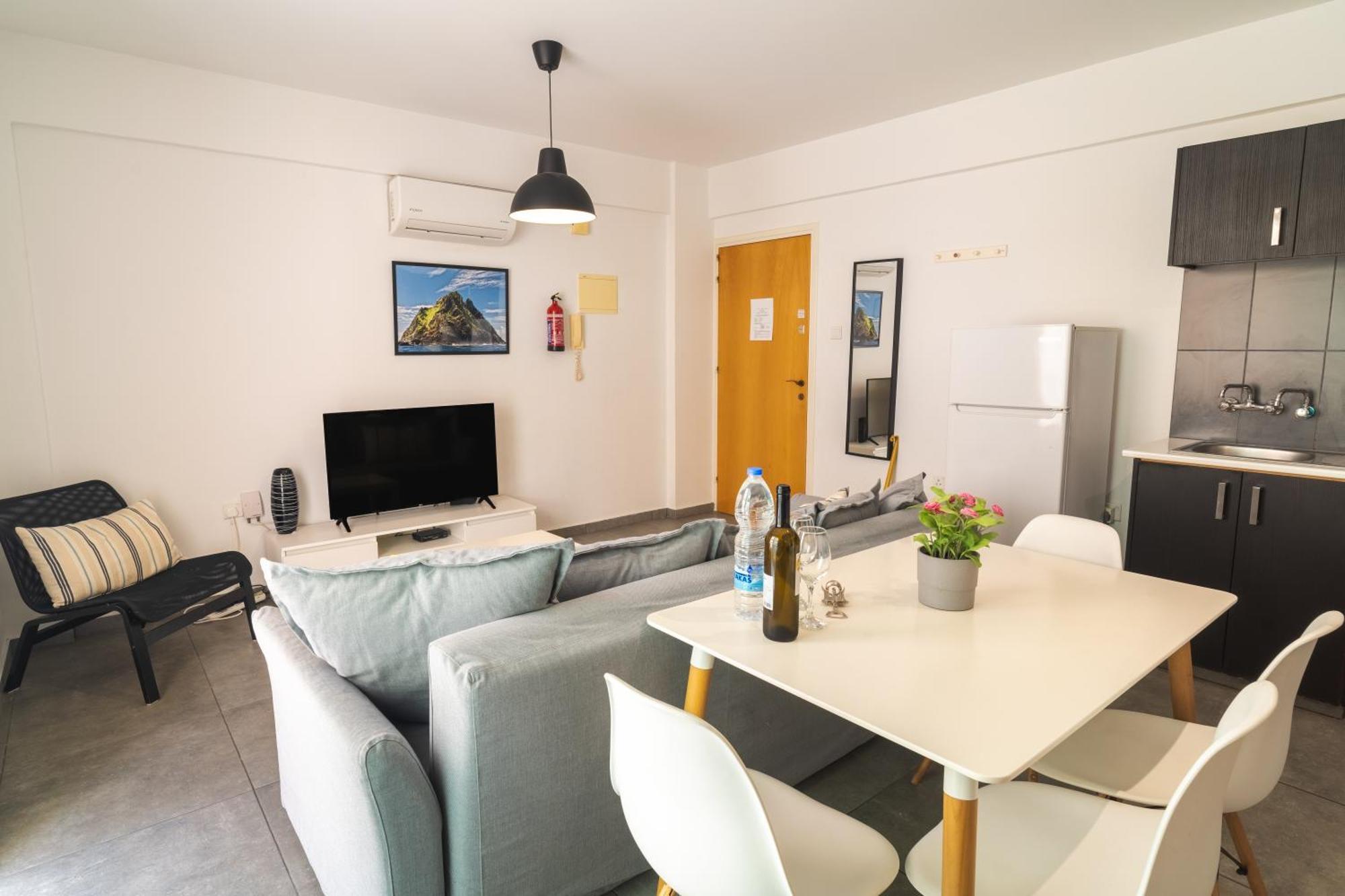 Kave Blue Mackenzie 1 Bdr Flat With Pool Apartment Ларнака Екстериор снимка